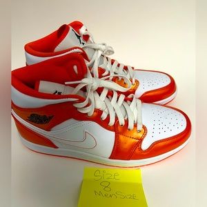 Air Jordan 1 Mid SE size M8/W9.5 Great Condition used 1x In a clear plastic box